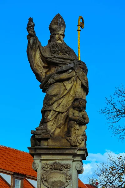 Czechy, Praga, gotycka rzeźba Augustyn z Hippony, na — Zdjęcie stockowe