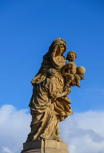Czechy, Praga, gotyckie rzeźby Anny Saint Charles — Zdjęcie stockowe