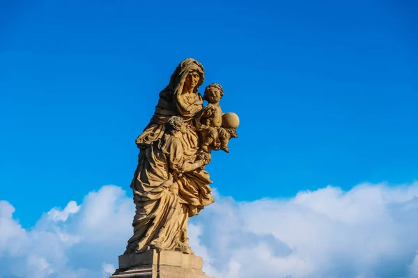Czechy, Praga, gotyckie rzeźby Anny Saint Charles — Zdjęcie stockowe