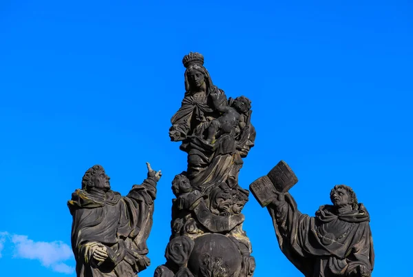 Czechy, Praga, gotycka rzeźba Madonny na Charles br — Zdjęcie stockowe