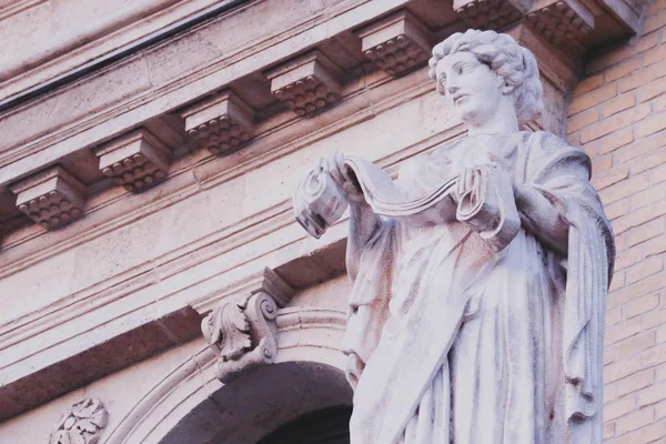 Węgry Budapeszt Część Dekoracji Starym Zabytkowym Budynku Sprawiedliwości Rzeźba Europejski — Zdjęcie stockowe