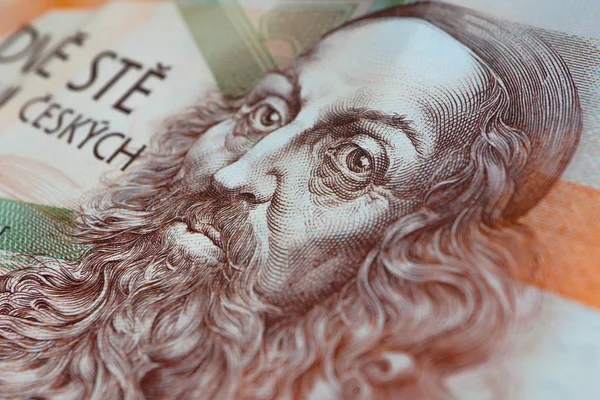 チェコの通貨コルナ 紙幣パターン背景をクローズ アップ 写真はチェコ現金光沢のある冠 Czk 金属コイン クローズ アップ マクロの表示を示しています — ストック写真