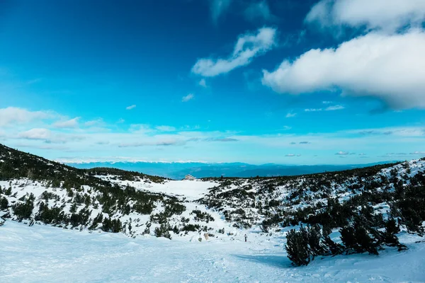 Winterwandelroute Door Bergen Sneeuw Openbaar Chalet Achtergrond Mooi Zonnig Weer — Stockfoto