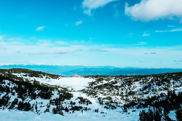 Χειμερινό Ψηλό Αλπικό Βουνό Πεζοπορία Διαδρομή Στο Χιόνι Δημόσια Chalet — Φωτογραφία Αρχείου
