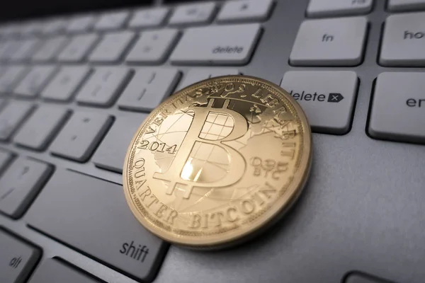 bitcoin Hediyelik eşya sikke üzerinde klavye