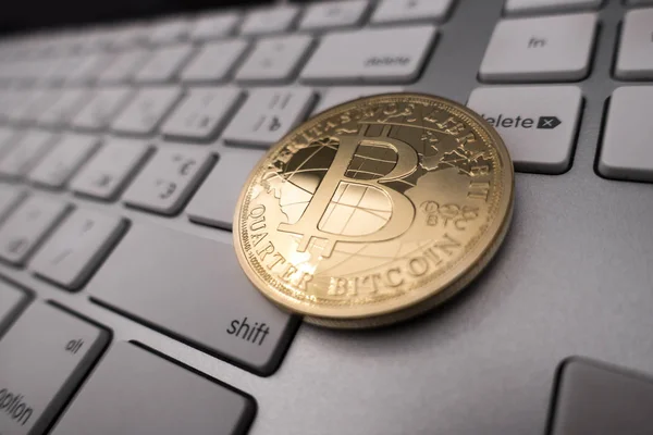 bitcoin Hediyelik eşya sikke üzerinde klavye