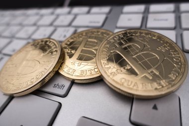 bitcoin Hediyelik eşya sikke üzerinde klavye
