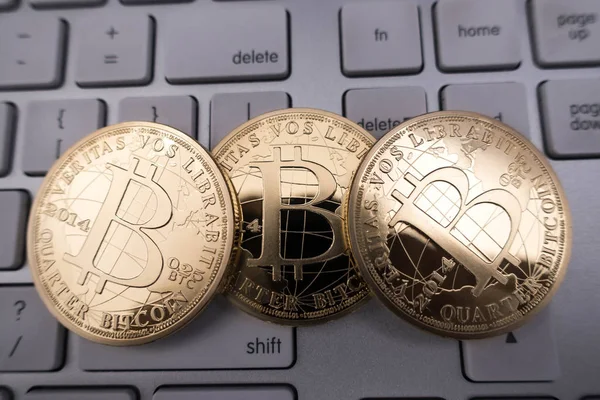bitcoin Hediyelik eşya sikke üzerinde klavye