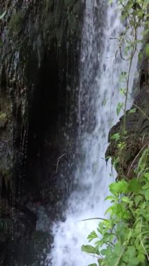 şelale ile yavaş mo