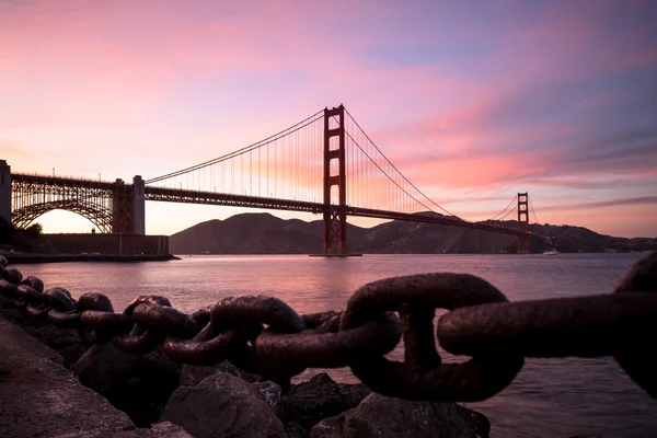 Golden gate-bron i san francisco Kalifornien efter solnedgången — Stockfoto