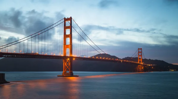 Golden gate-bron i san francisco Kalifornien efter solnedgången — Stockfoto