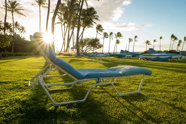 Sunbeds shining in the morning sun — Stock Photo, Image