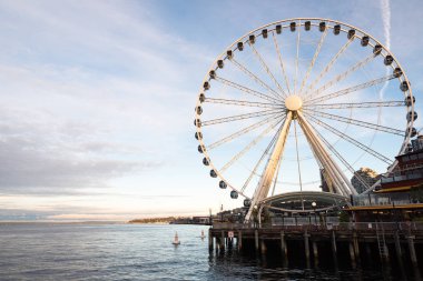 Dönme dolap Seattle gün batımı görünümü