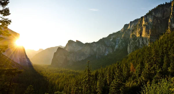 Sunrise at Tunnel View in Yosemite National Park — Stock Photo, Image