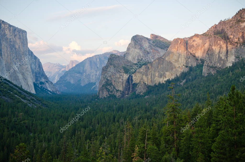 Sunrise at Tunnel View in Yosemite National Park