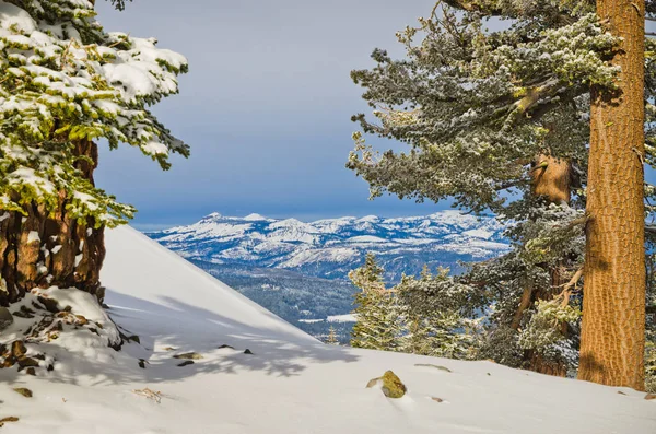 Vistas de las montañas cerca del lago Tahoe — Foto de Stock