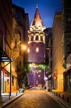 Geceleri Galata Kulesi
