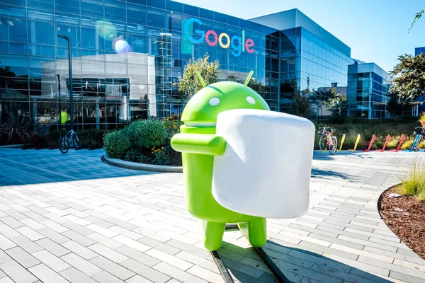 Googleplex - Google Headquarters with Android figure at front — Stock Photo, Image