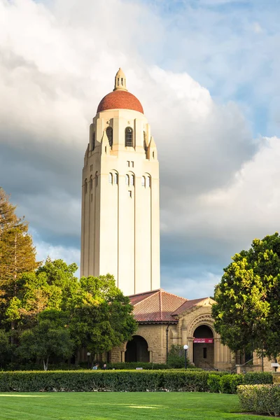 Stanford Üniversitesi'nde vurgulu Kulesi — Stok fotoğraf