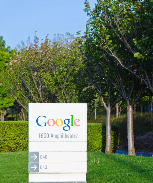 Google headquarters address informational sign — Stock Photo, Image