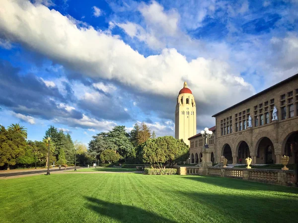 Башня Гувера в Стэнфордском университете — стоковое фото