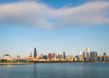 Bulutlar üzerinde sabah Chicago downtown