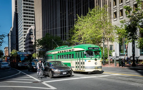 Trafic animé de Market Street à San Francisco — Photo