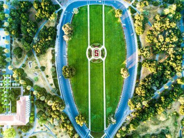 Havadan görünümü ana Camus Stanford Üniversitesi logosu