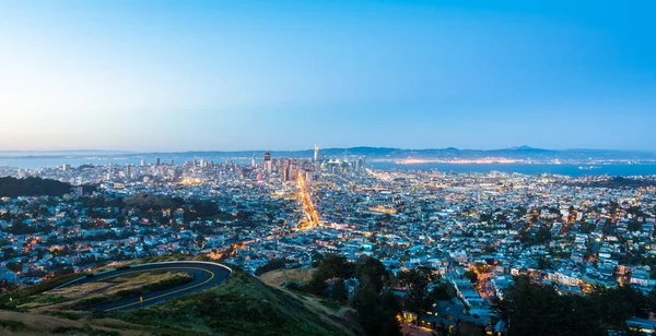 サンフランシスコ夜景と相まって — ストック写真