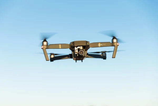 Drone DJI Mavic Pro en el aire — Foto de Stock