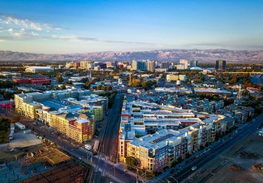 Downtown San Jose Kaliforniya'da üzerinden günbatımı havadan görünümü