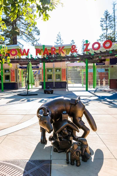 Mutlu içi boş Park ve Hayvanat Bahçesi