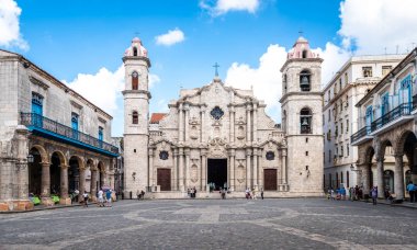 Havana Küba'da 6 Kasım 2015: Katedral Meydanı Eski Havana'da ana kareler biridir