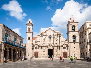 Havana Küba'da 6 Kasım 2015: Katedral Meydanı Eski Havana'da ana kareler biridir