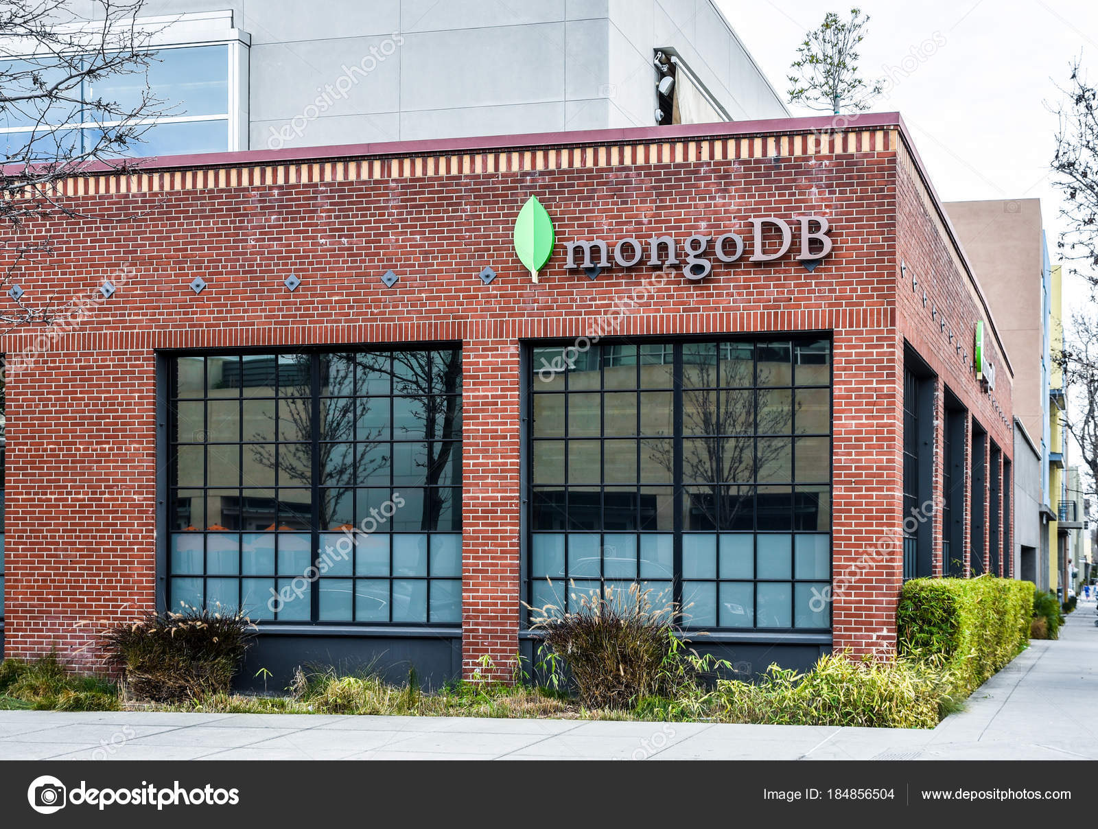 Офис MongoDB В Пало-Альто – Стоковое Редакционное Фото © Spvvk.