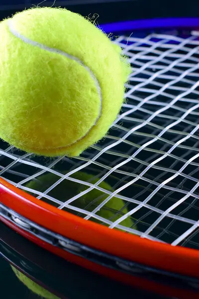 Tenis raketi, tenis topu ile 