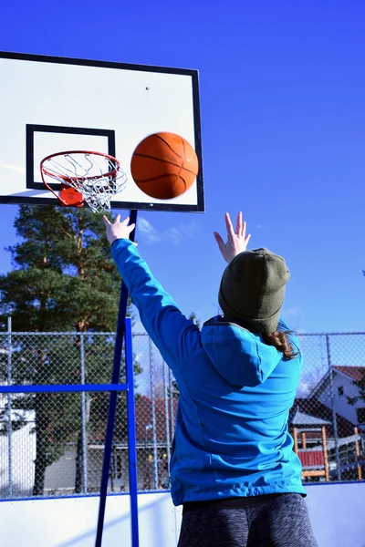 Basketbal na venku — Stock fotografie