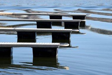 Boş rıhtım closeup. 