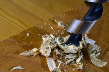 Ahşap tahta ahşap matkap ile sondaj. Görüntü metin için yer ile kapatmak.