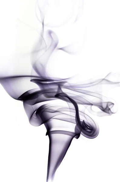 Абстрактный фиолетовый дым кружится на белом фоне — стоковое фото
