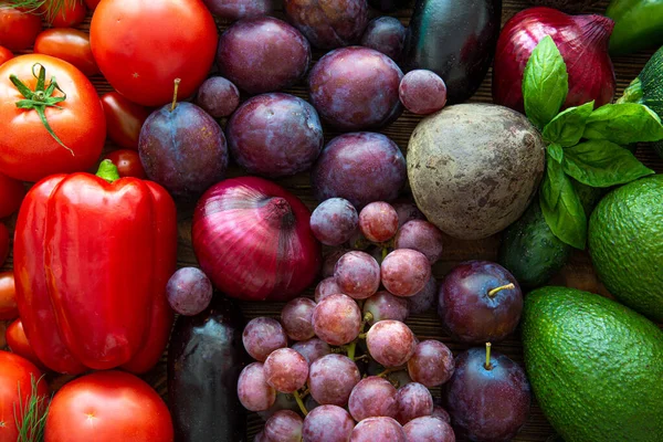 Frutas Legumes Vermelhos Verdes Violetas Coloridos Vista Superior Close Tomates — Fotografia de Stock