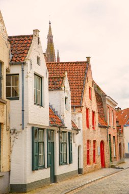 Bruges, Belçika 'da ortaçağ renkli bir bina. Eski tarihi mimari. 