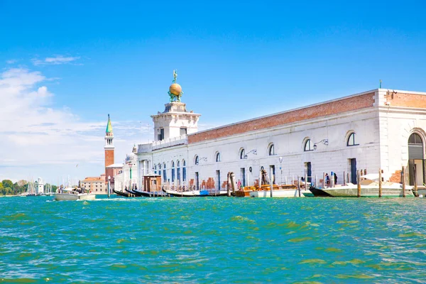 Agua Turquesa Del Gran Canal Venecia Italia Antiguos Edificios Históricos — Foto de Stock