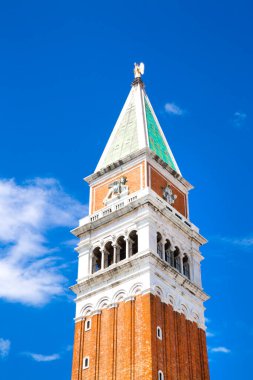 St. Mark Bazilikası 'nın çan kulesi, St. Mark' s Campanile, İtalya, Venedik 'teki Piazza San Marco' da yer almaktadır..