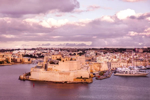 Valletta Antenn Panoramautsikt Rosa Solnedgång Stads Fästning Väggar Och Fartyg — Stockfoto