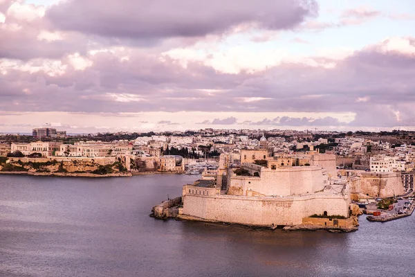 Valletta Oude Stad Luchtfoto Panorama Uitzicht Paarse Zonsondergang Malta Eiland — Stockfoto