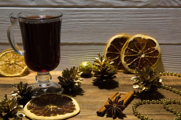 Hot Red Mulled Wine Dried Oranges Sicilian Oranges Golden Pine — Stock Photo, Image
