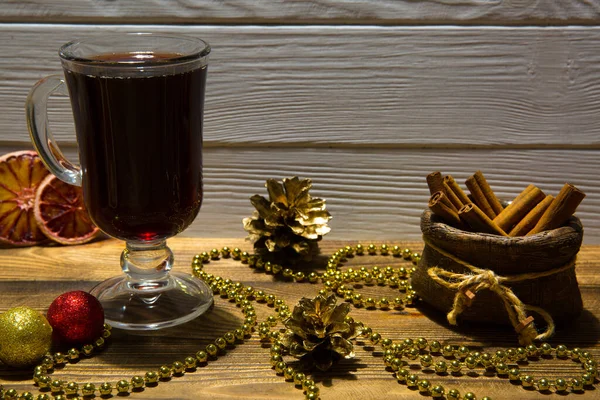 Mulled Wine Brown Wooden Table Golden Red Sparkling Christmas Balls — Stock Photo, Image