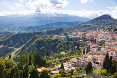 Taormina ve Etna volkanı güzel manzara, Sicilya adası, İtalya. 