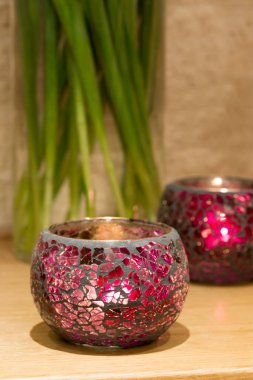 Yeşil mahmuzlu şamdan süslemesi.. 